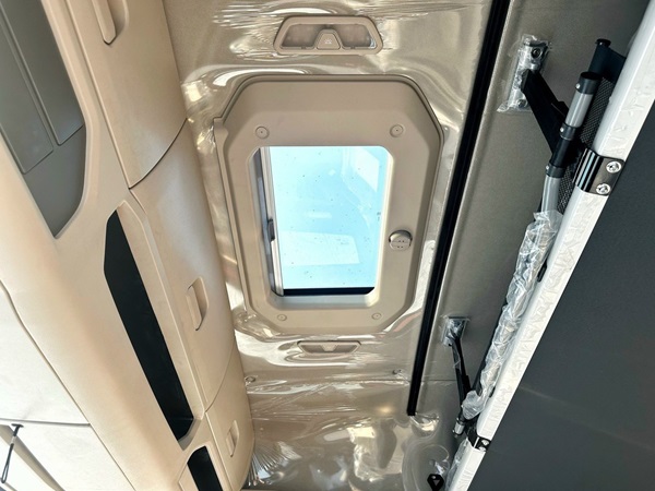 Nóc cabin xe
